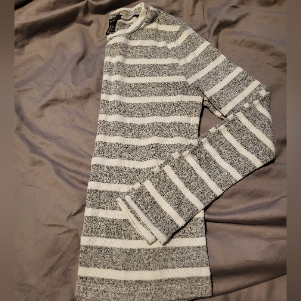 🍍FOREVER 21-sweater - Picture 2 of 7
